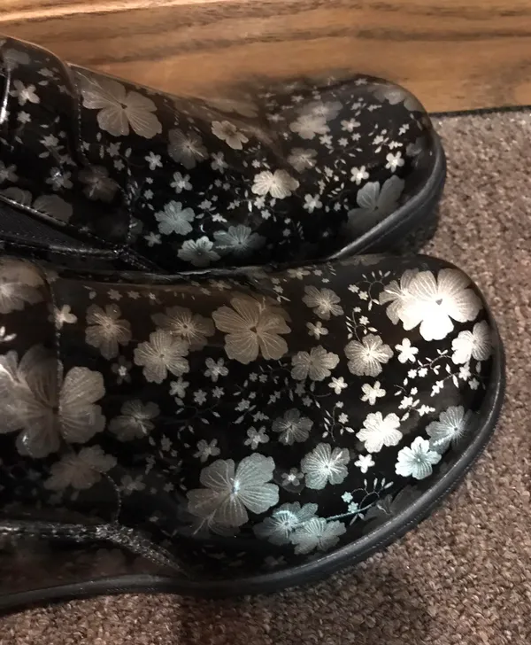 Manila Closed Women's  Back Clog size 8 - Image 3