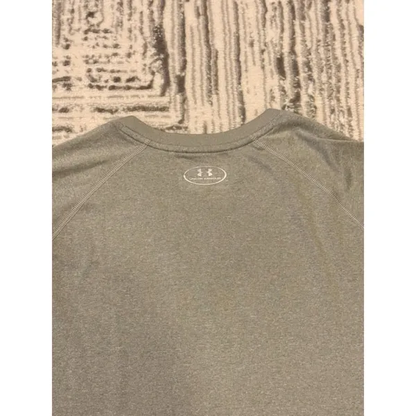 Under Armour women's small (semi-fitted) Heatgear V-neck t-shirt) - Image 4