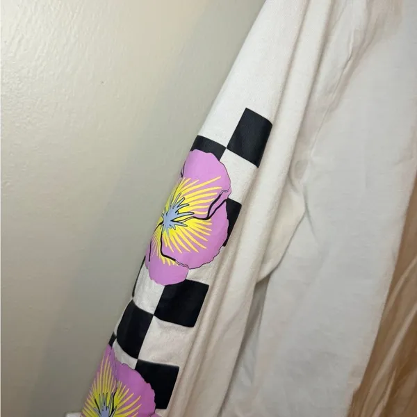 Vans Women's White and Black Shirt - Image 7