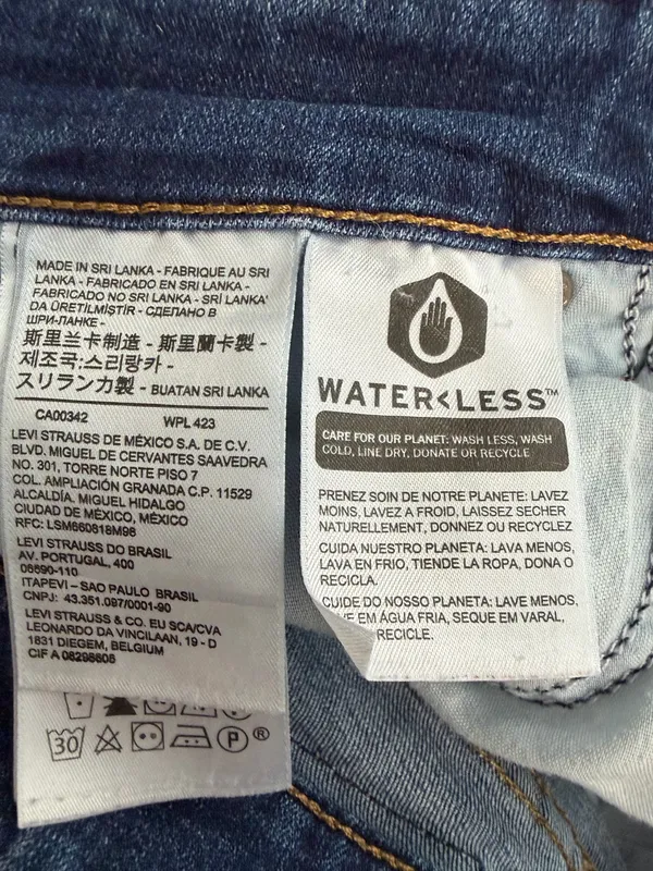 Levi's Women's High-Rise Jeans in Mid Blue Wash - Image 5