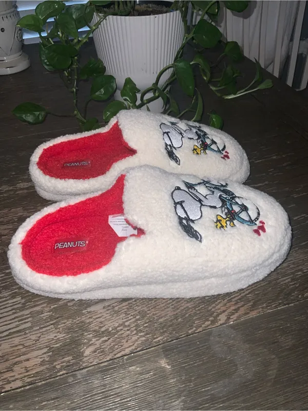 Peanuts Cream Slip-On Slippers with Snoopy Riding A Bicycle Size Lg - Image 3