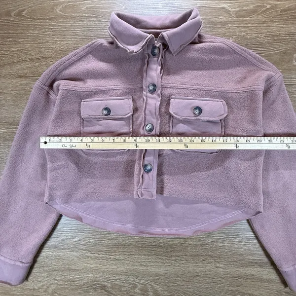 Altar'd State Women's Cropped Mauve Fleece Shacket XS Button Front - Image 6