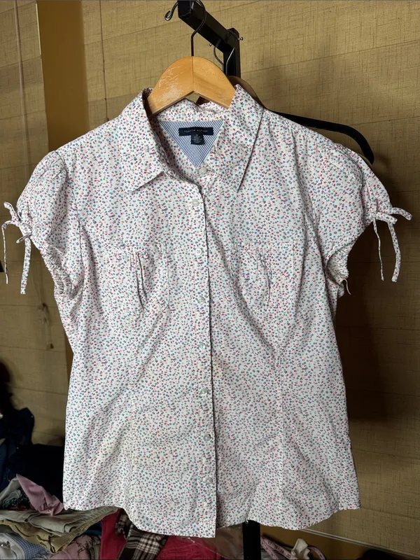 Tommy Hilfiger Ditsy Floral Tie Sleeve Button Down Blouse Size Medium - Image 3