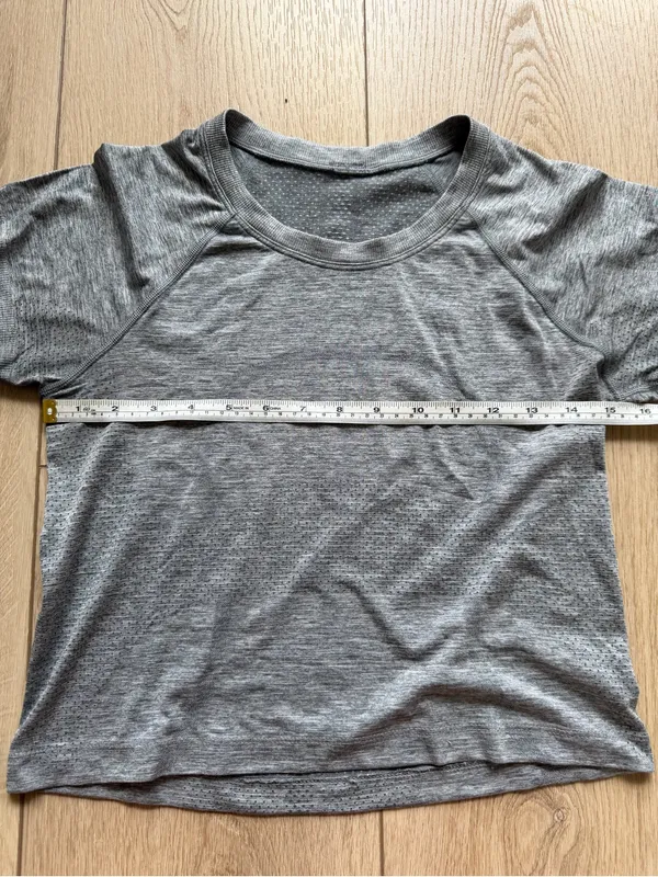 Lululemon Swiftly Tech Short Sleeve Shirt 2.0 Race Length Slate / White Grey 6-8 - Image 9