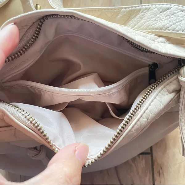 Small cream faux leather cross‎ body bag - Image 5