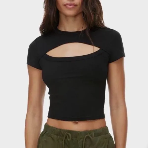 Aritzia Black Ribbed Short Sleeve Tee with Front Cutout - Image 4