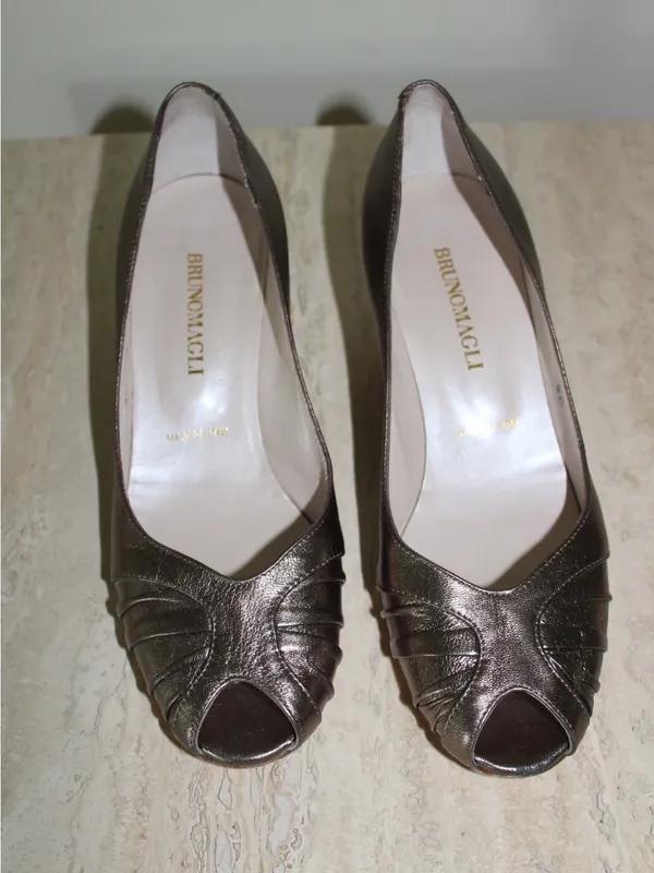 Bruno Magli Metallic Bronze Peep-Toe Kitten Heels Size 8 - Image 13