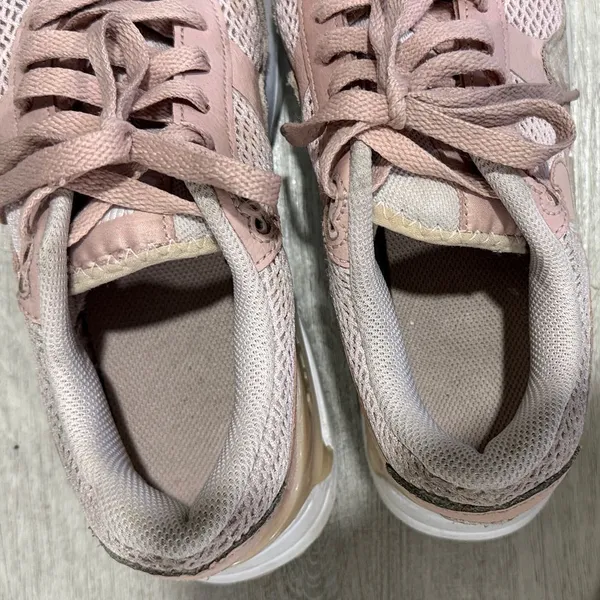 Nike Air Max Women's Sneakers in Light Pink - Image 10