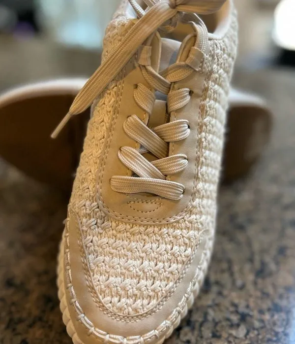 Dolce Vita Sneakers Tan Size 7.5 - Image 3