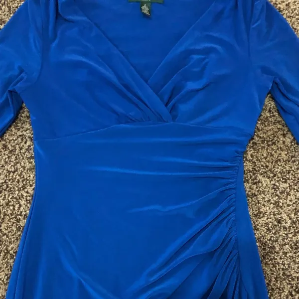 Lauren by Ralph Lauren Rusched Faux Wrap Dress in Blue. Size 2 - Image 3