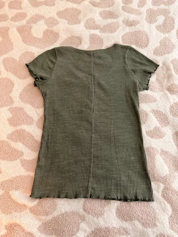 Hollister green button top - Image 4