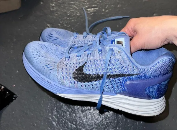 Nike sneaks - Image 5
