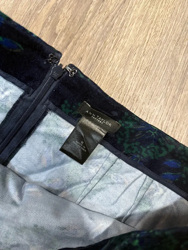 Ann Taylor factory pencil skirt - Image 3