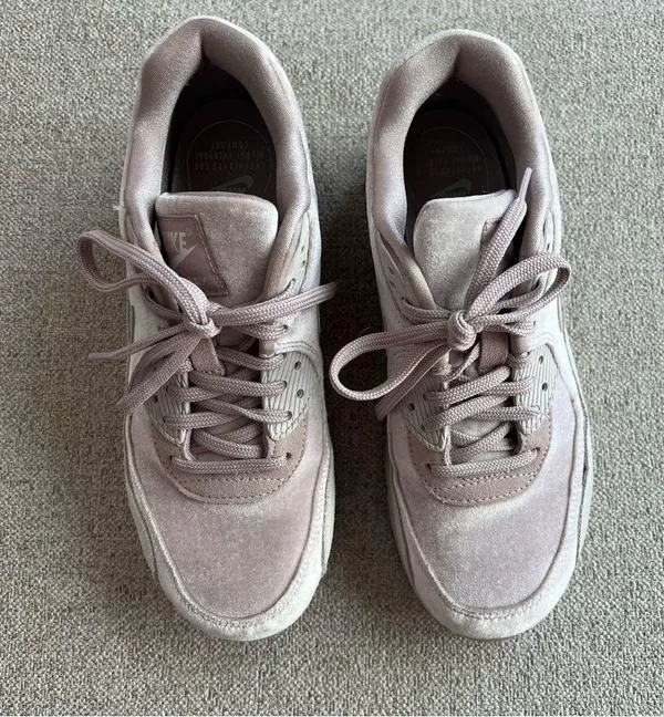 Nike Air Max 90 Rose Pink Velvet Women’s Size 7.5 - Image 4