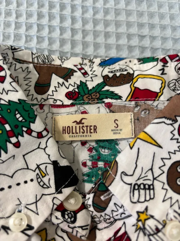 Men’s Hollister Christmas Button Down Shirt - Image 5