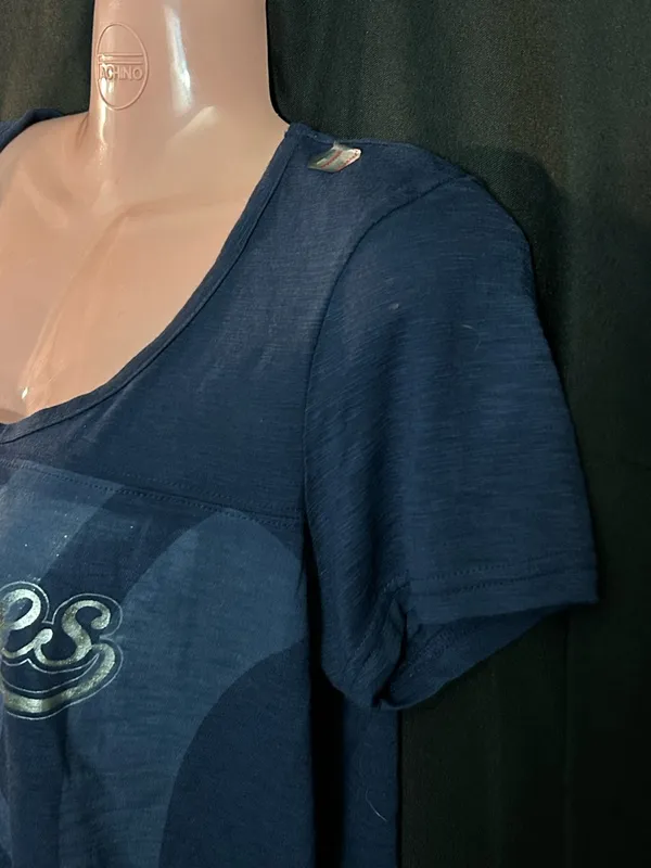 Majestic New York Yankees MLB Women's Navy & Silver Scoop Neck Tee MD NWT - Image 5
