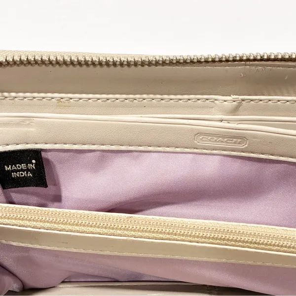 COACH SoHo Leather Metal Buckle‎ Zip Around Accordion Wallet - Image 5