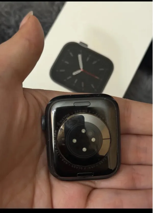 Apple Watch Series 6 44mm - Image 2