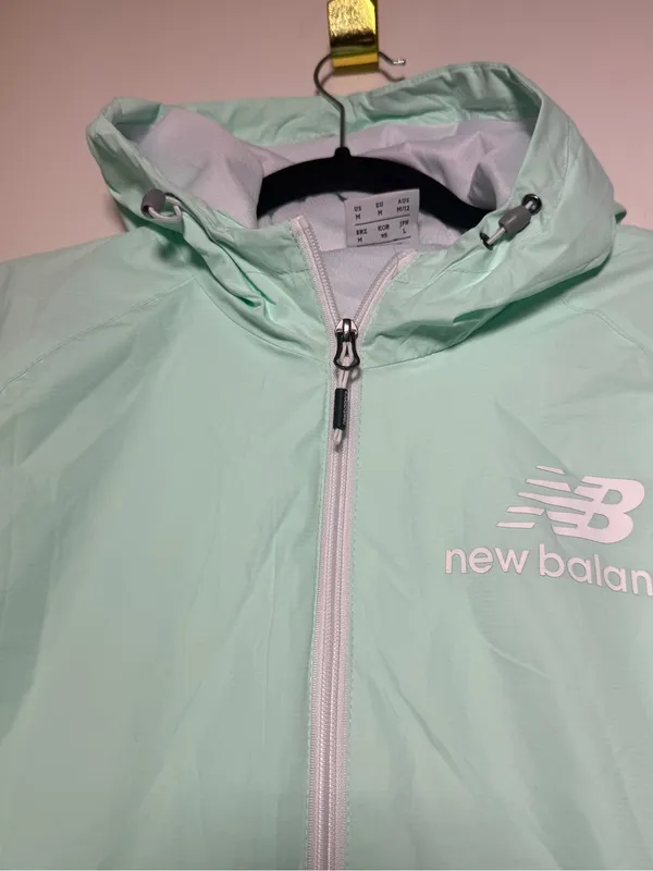 New Balance Women's Mint Hooded Windbreaker Jacket Medium Activewear - Image 2