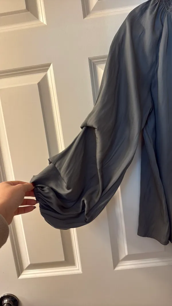 Voge Boutique Gray blouse - Image 2