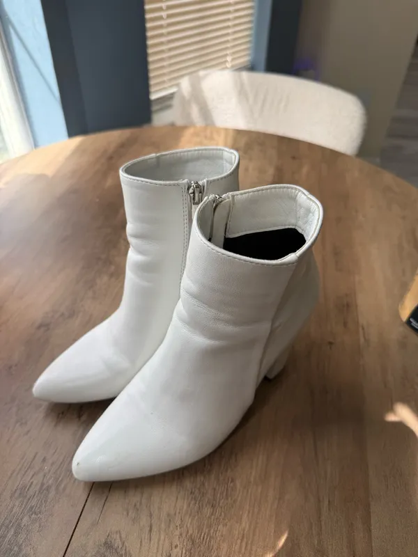 White Boots size 6 - Image 2