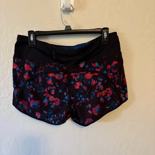 Lululemon Run Times Short (4"). Sz 8 Preloved excellent. Dandy Digie Multi - Image 2