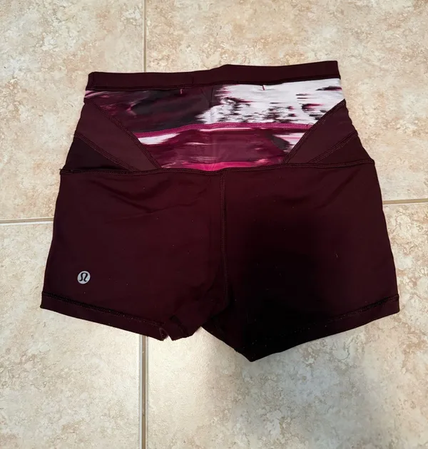 Lululemon Shorts Reversible 3" - Image 2