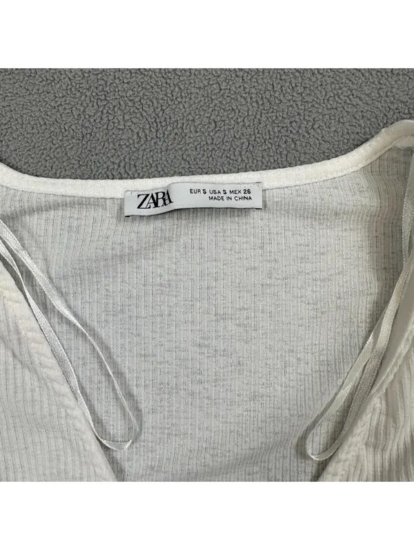 Zara Women's White Ribbed Lace Sleeve V-Neck Cutout Blouse Top Size Small - Image 3
