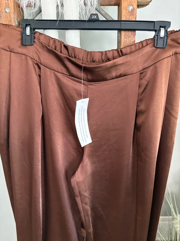 Wynn Collections NWT size XL brown silky dress pants - Image 3