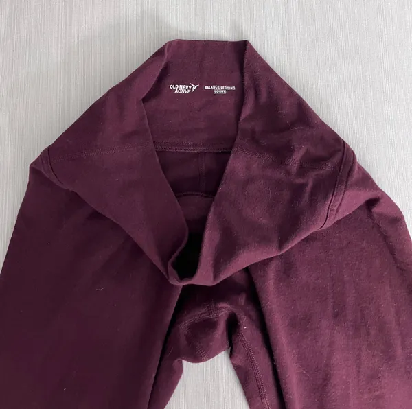 Old Navy Burgundy Balance Leggings - Image 4