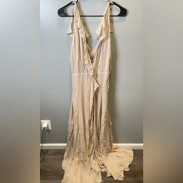 REFORMATION Women's Peppermint Ruffle Wrap Maxi Dress Champagne‎ Size Large - Image 4