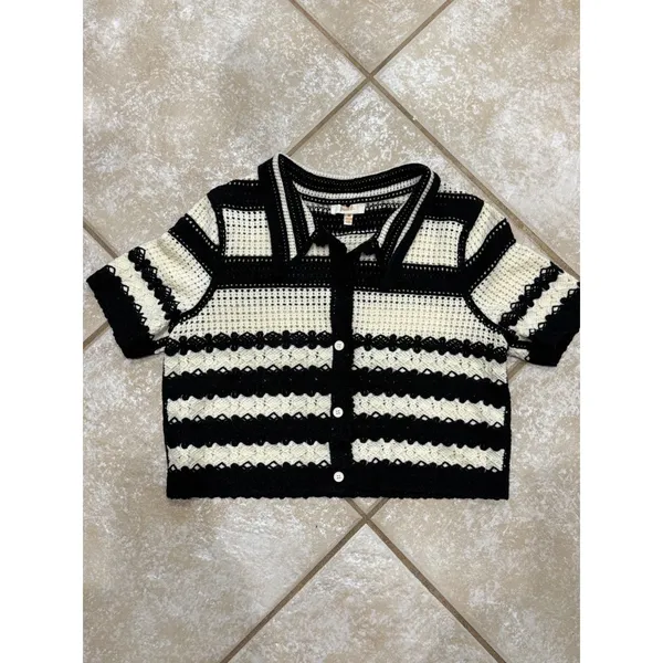 Cream & Black Crochet Knit Polo Crop Top – Size Medium - Image 5
