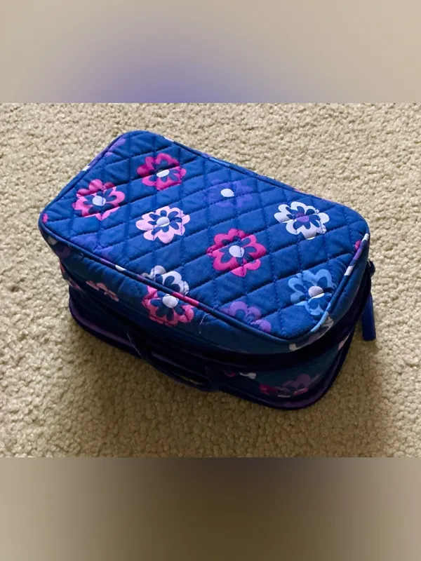 VERA BRADLEY Quilted Floral Double-Zip Cosmetic Case 💄🪮 - Image 3