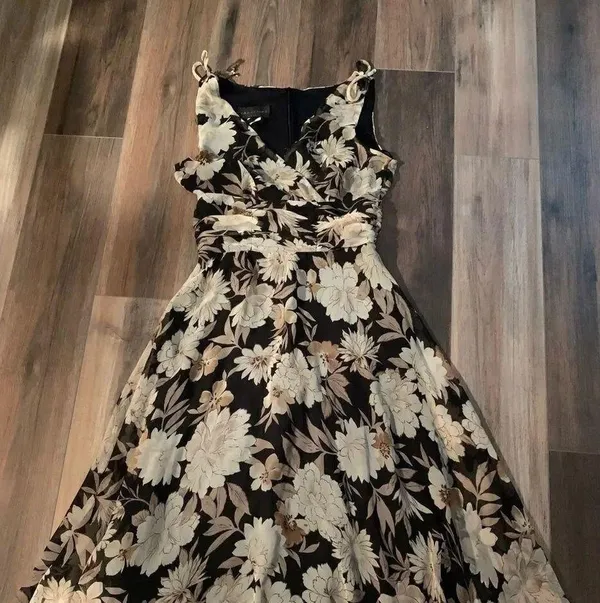 Floral midi dress Size 6 - Image 2