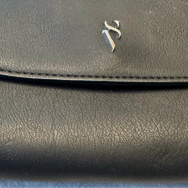 Vera Wang Small Black Crossbody Bag - Image 9
