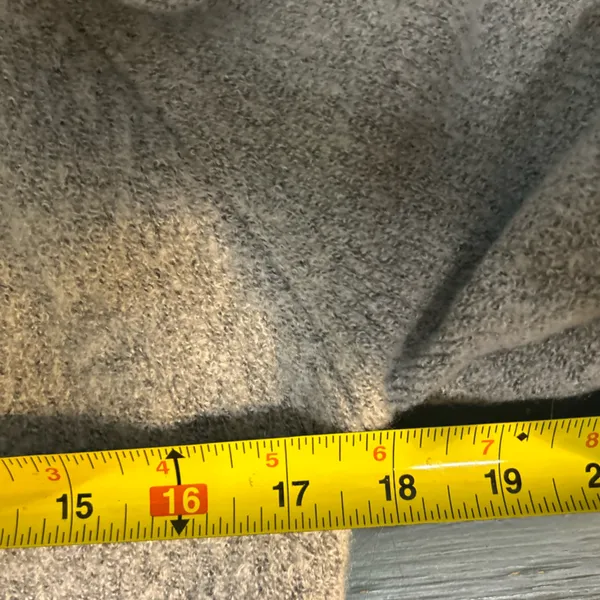 Forever 21 Off-Shoulder Light Gray Sweater | Size Medium - Image 6