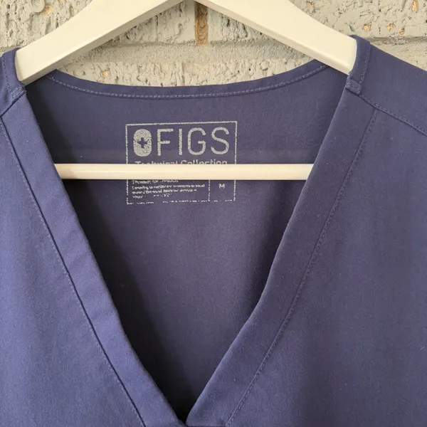 Figs Casma Three-Pocket Scrub Top Navy Blue Size Medium - Image 4