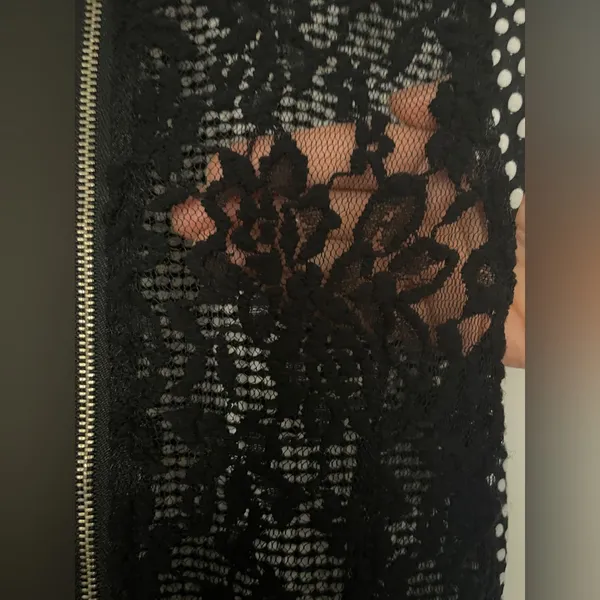 Black and White Polka Dot Bloues Size L - Image 3