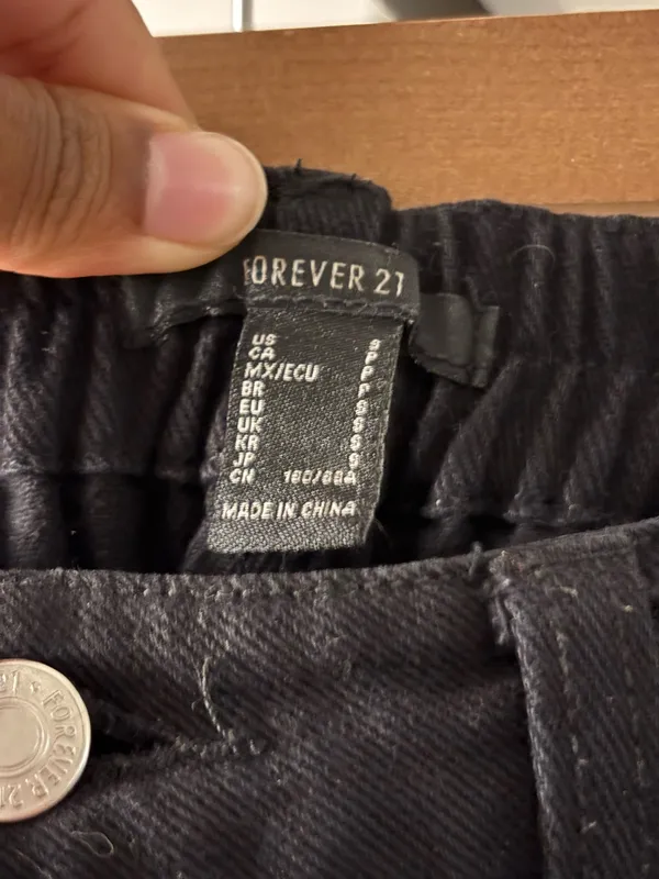 Forever 21 cargo pants black straight leg size small - Image 5
