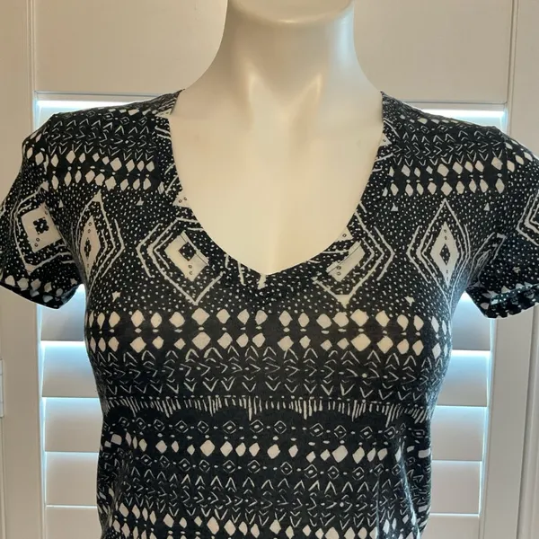 Urban Outfitters Black & White Geometric V-Neck Tee - Image 2