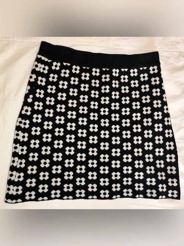 Princess Polly Adora Floral Knit Mini Skirt Black White Size 8 - Image 3