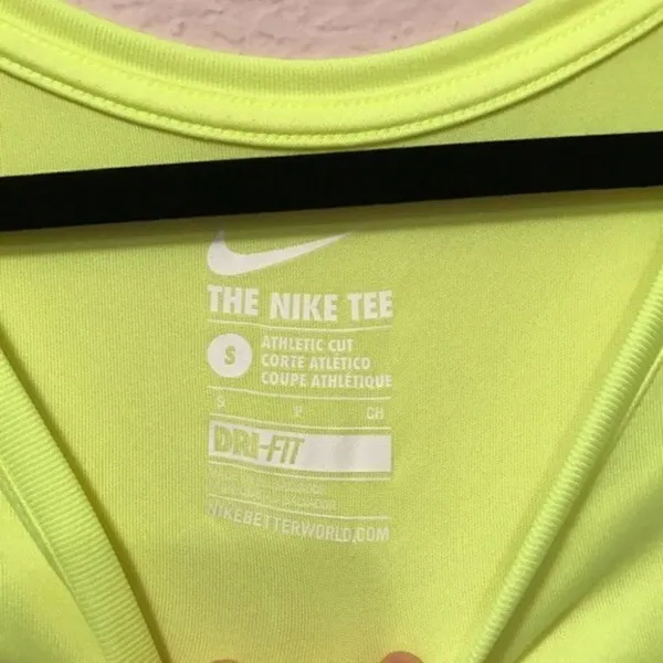 *30off3* NWOT.‎ Nike Dri-Fit neon yellow top. - Image 6