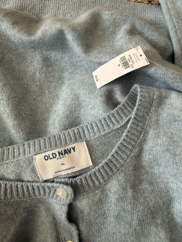 Old navy sweater  - Image 2