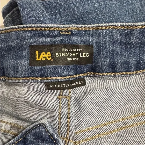 Lee Women's Straight Leg Blue Jeans EUC - Image 4