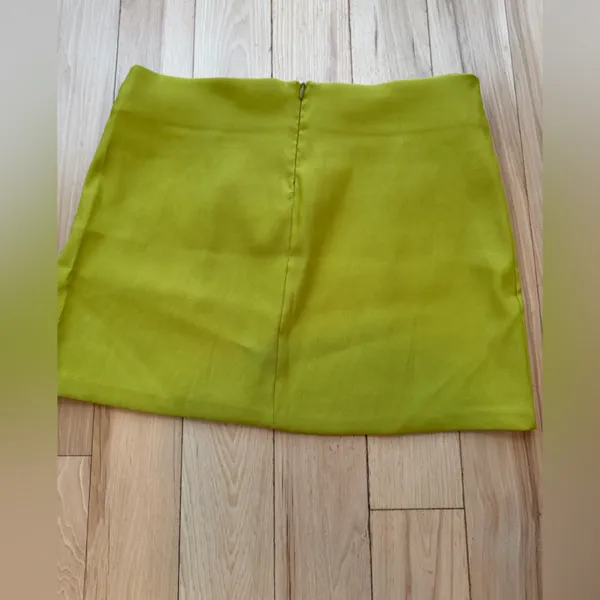 ZARA Green skirt with double slit! Size Medium! - Image 3