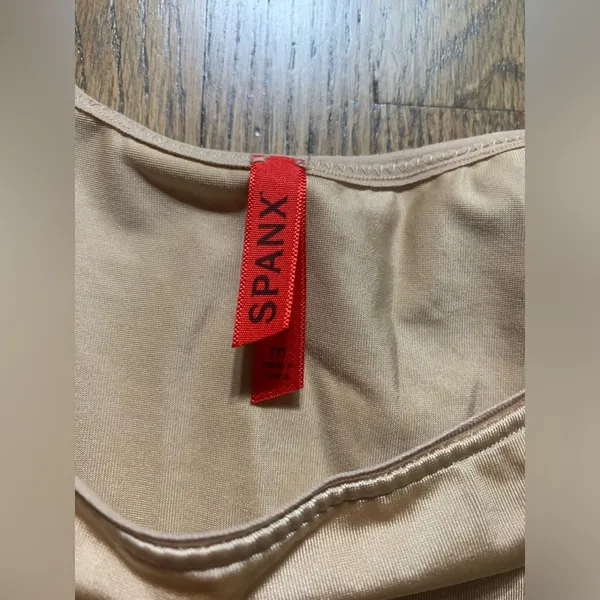 Spanx shapewear medium - Image 2