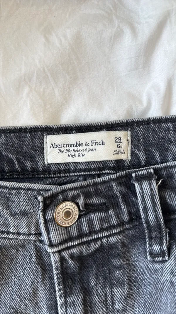 Abercrombie Relaxed 90s High-Rise Jeans - Image 6