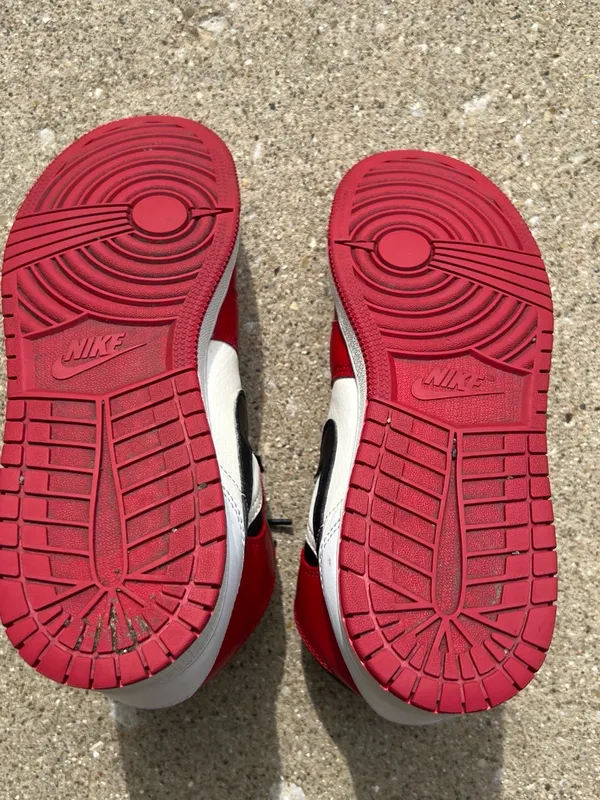 Air Jordan 1 Mid GS 'Chicago' Size 7y Women’s Size 8.5 - Image 6