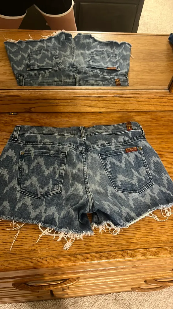 7 For All Mankind Jean Shorts - Image 4