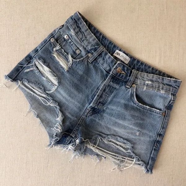 Zara Women‎ Distressed Denim Shorts Medium Wash Button Fly Size 4 - Image 2
